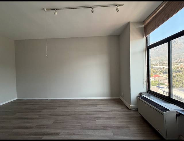 66M² BUILDING TO LET IN GARDENS